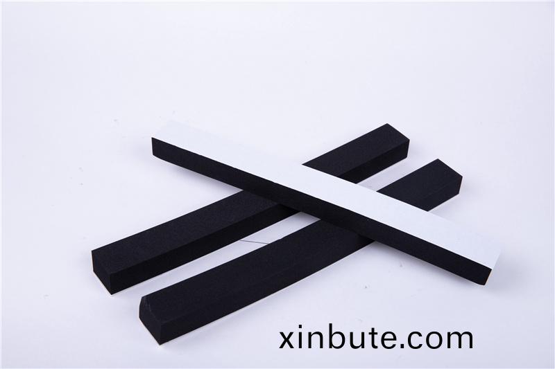 CR減震(zhen)保(bao)溫條